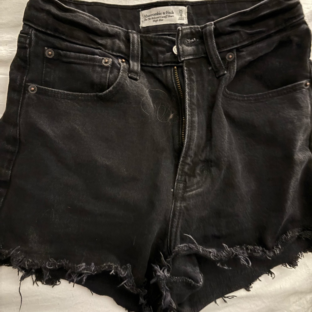 Women’s Abercrombie and fitch 90s high rise cut off short